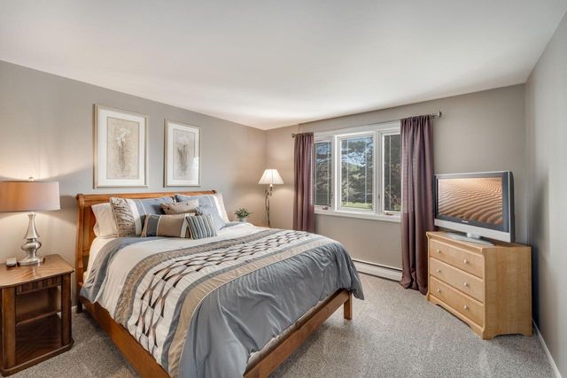 8570 Hawthorne LANE, Franklin, WI 53132