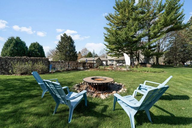 8570 Hawthorne LANE, Franklin, WI 53132