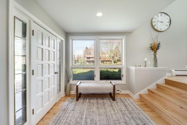 8570 Hawthorne LANE, Franklin, WI 53132