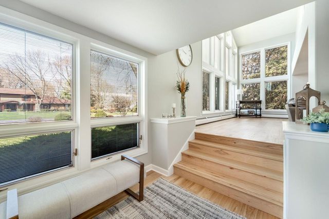 8570 Hawthorne LANE, Franklin, WI 53132