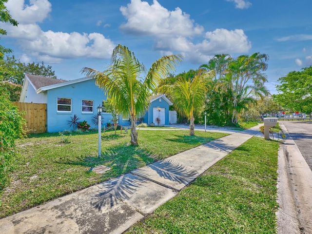 9020 SW 8th Street, Boca Raton, FL 33433