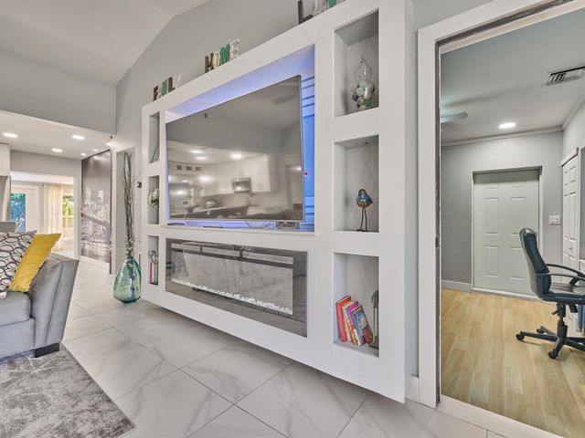 9020 SW 8th Street, Boca Raton, FL 33433