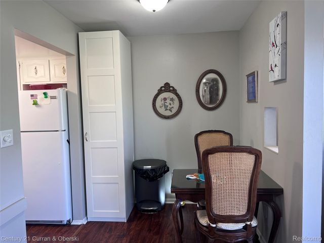 61035 Eleven Mile Road 4, South Lyon, MI 48178