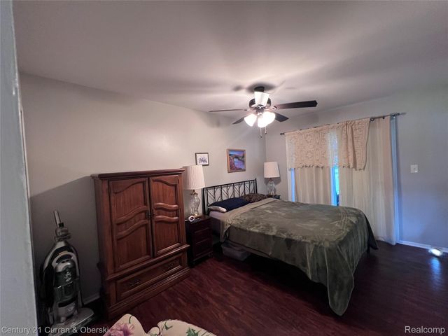 61035 Eleven Mile Road 4, South Lyon, MI 48178