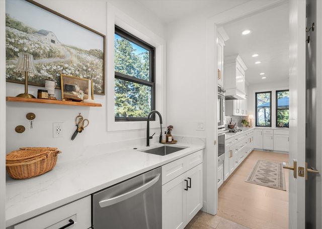 9610 S Mullen Hill Rd, Spokane, WA 99224