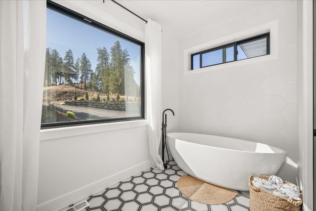 9610 S Mullen Hill Rd, Spokane, WA 99224