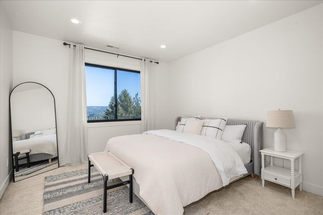 9610 S Mullen Hill Rd, Spokane, WA 99224