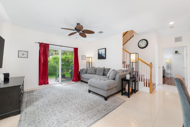 4216 Leo Lane Unit 4f, Riviera Beach, FL 33410