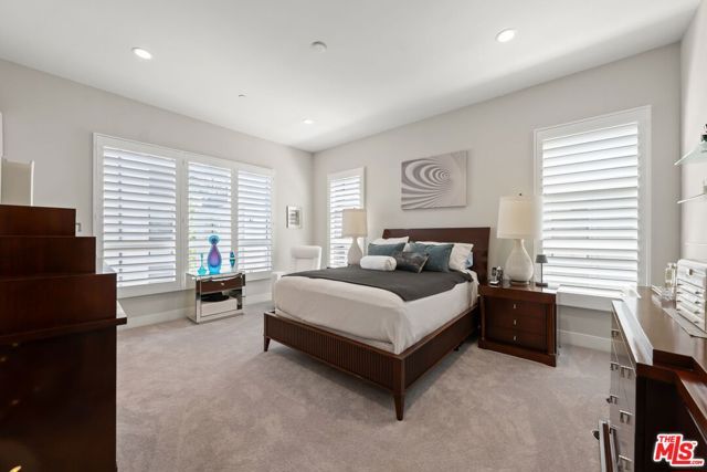 12763 Shell Place 2, Los Angeles, CA 90094