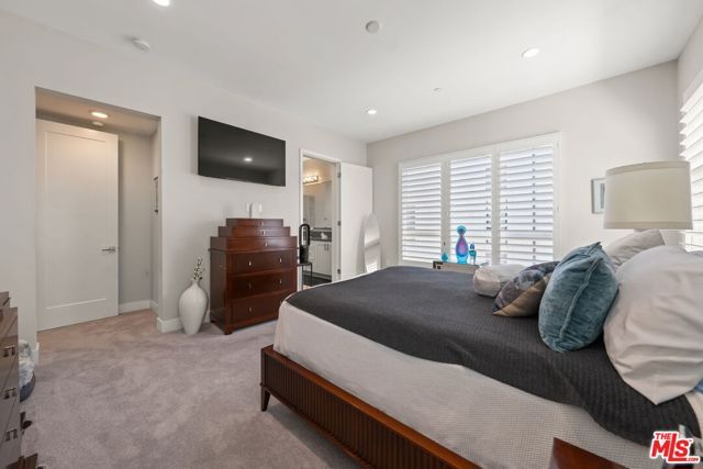 12763 Shell Place 2, Los Angeles, CA 90094