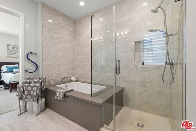 12763 Shell Place 2, Los Angeles, CA 90094