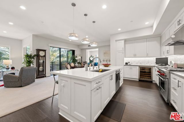 12763 Shell Place 2, Los Angeles, CA 90094