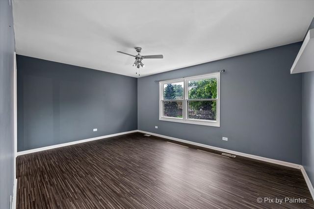 635 Pauline Court, Gilberts, IL 60136