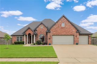 116 Sussex Avenue, Lowell, AR 72745