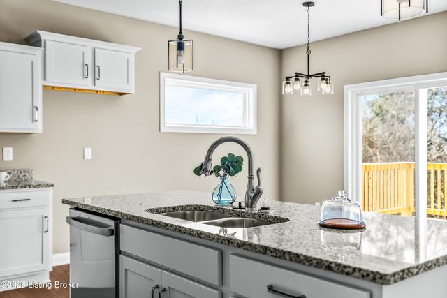 1004 Richwood Way, La Grange, KY 40031