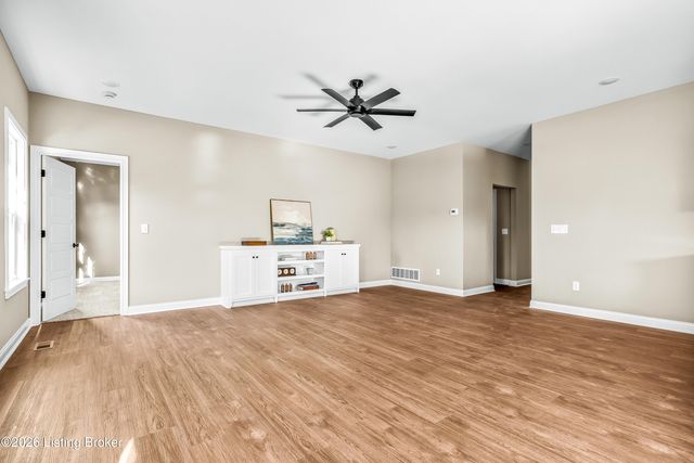 1004 Richwood Way, La Grange, KY 40031