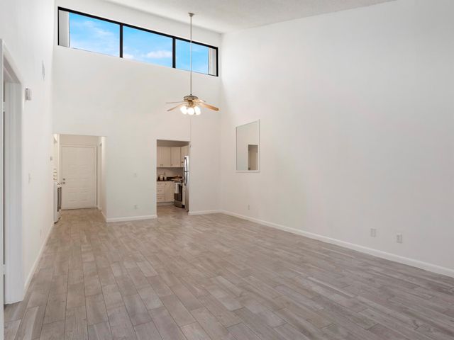 1913 Abbey Road, West Palm Beach, FL 33415