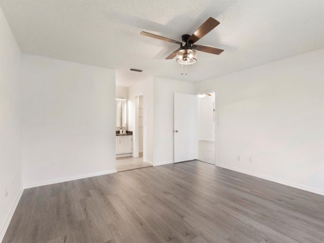 1913 Abbey Road, West Palm Beach, FL 33415