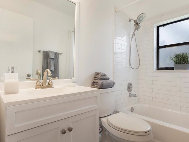 1913 Abbey Road, West Palm Beach, FL 33415