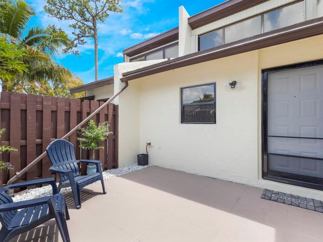 1913 Abbey Road, West Palm Beach, FL 33415