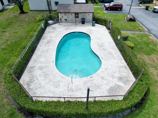 1913 Abbey Road, West Palm Beach, FL 33415