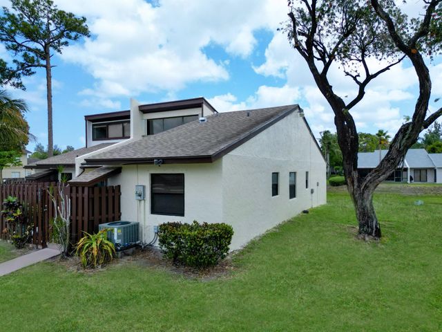 1913 Abbey Road, West Palm Beach, FL 33415