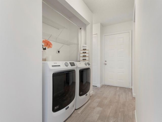 1913 Abbey Road, West Palm Beach, FL 33415