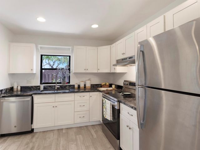 1913 Abbey Road, West Palm Beach, FL 33415