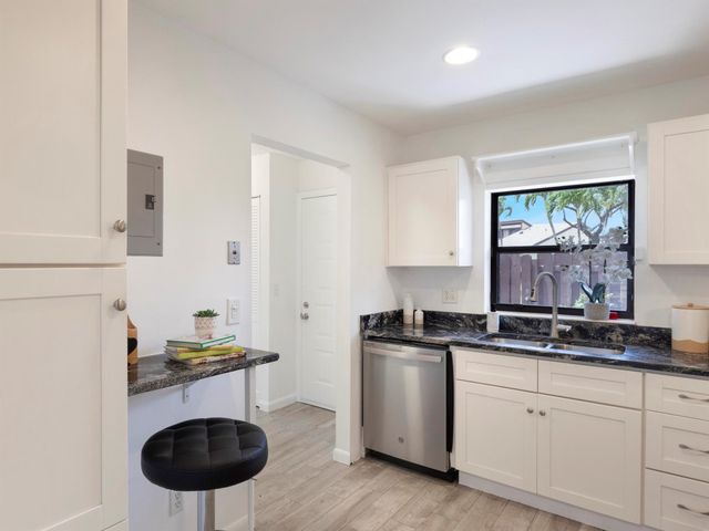 1913 Abbey Road, West Palm Beach, FL 33415
