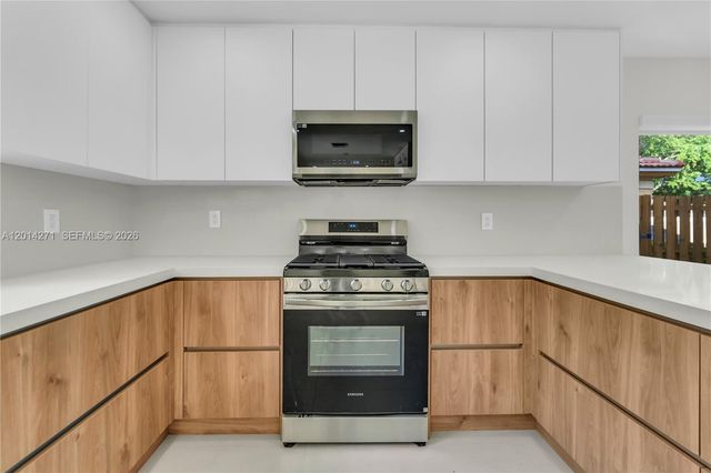 15174 SW 111th St, Miami, FL 33196