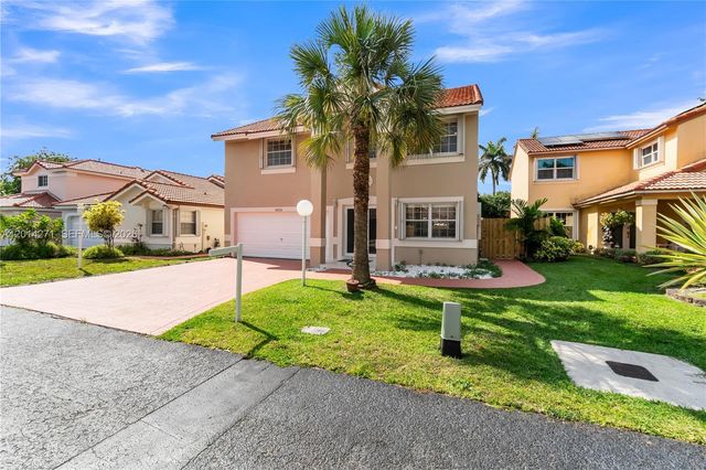 15174 SW 111th St, Miami, FL 33196