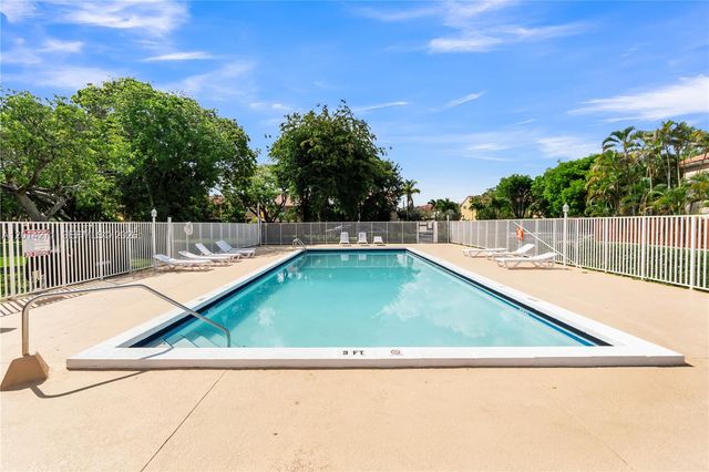 15174 SW 111th St, Miami, FL 33196