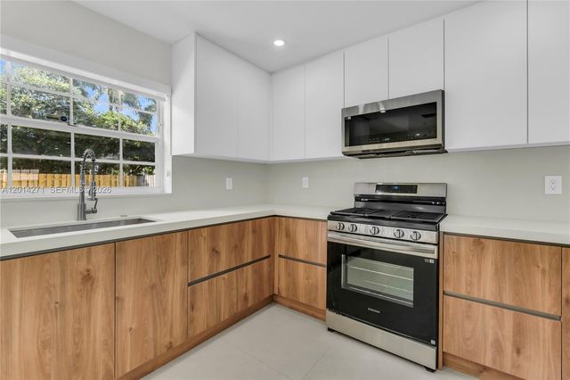 15174 SW 111th St, Miami, FL 33196