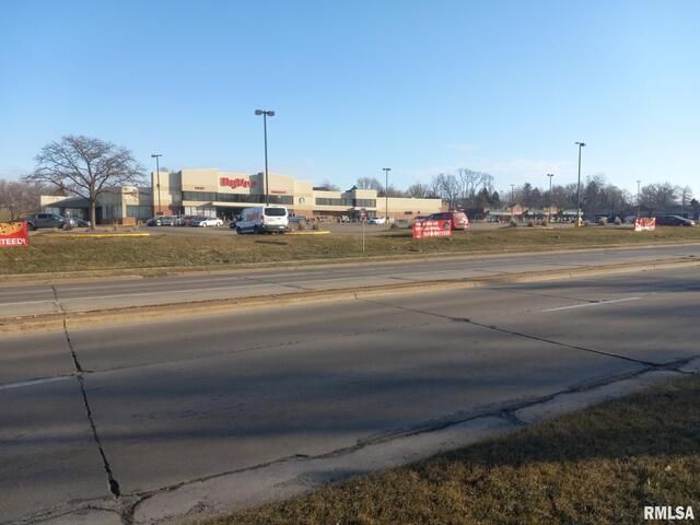 0 West Kimberly Road, Davenport, IA 52806