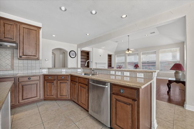 7529 Zinnia Lane, Forest Hill, TX 76140