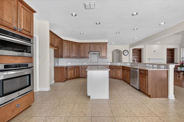 7529 Zinnia Lane, Forest Hill, TX 76140