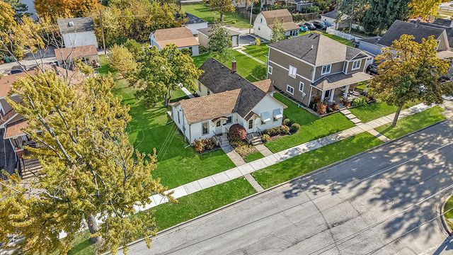 717 Warner Avenue, Lemont, IL 60439