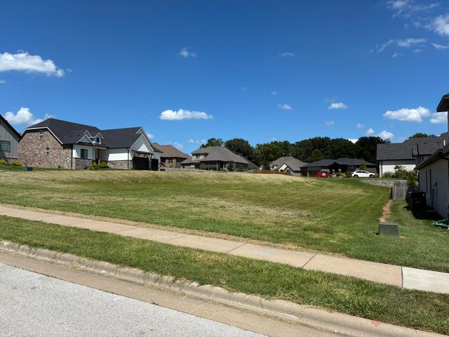 702 S Hickory Drive, Springfield, MO 65809