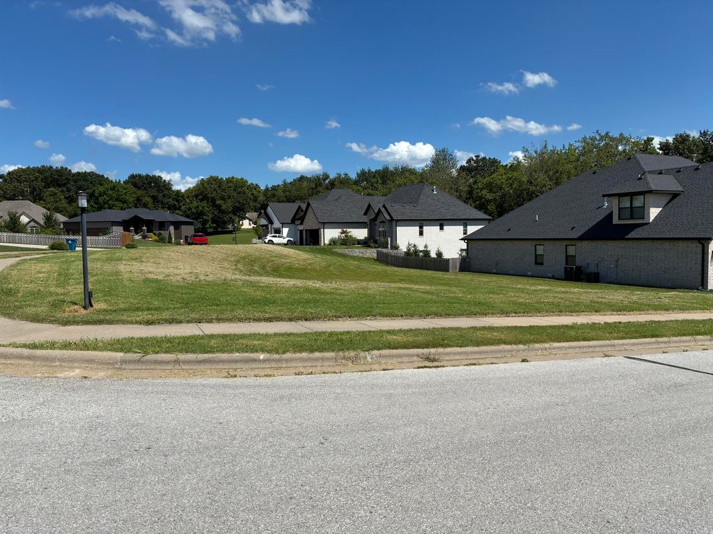 702 S Hickory Drive, Springfield, MO 65809