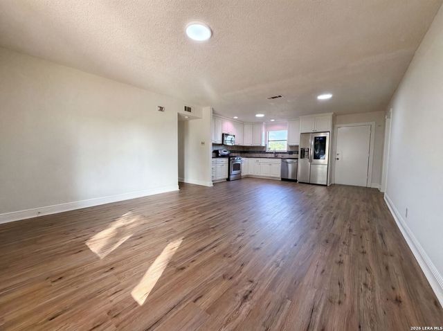 1308 LONGHORN DR, Floresville, TX 78114