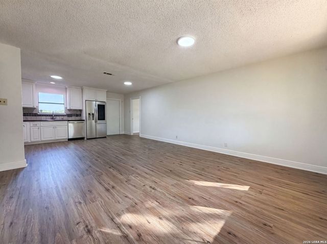 1308 LONGHORN DR, Floresville, TX 78114