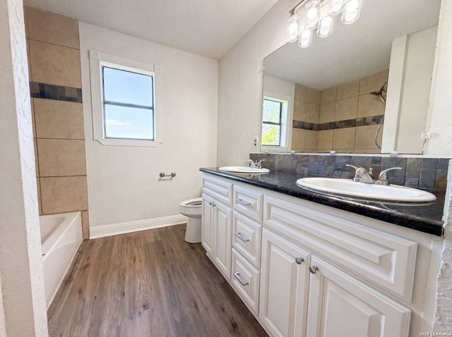 1308 LONGHORN DR, Floresville, TX 78114