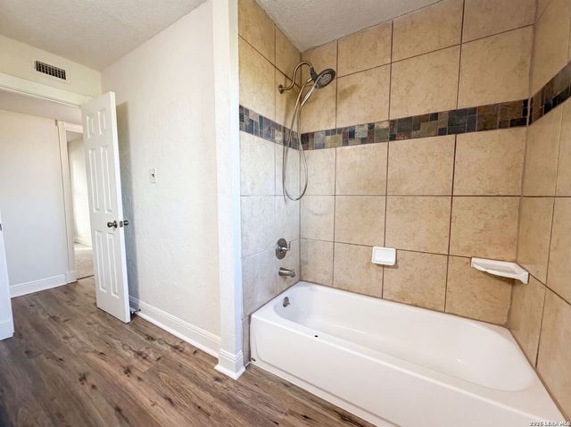 1308 LONGHORN DR, Floresville, TX 78114