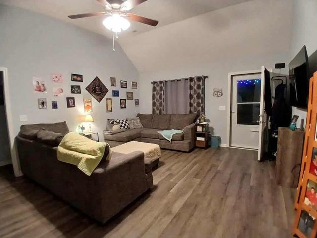 213 Meadowbrook Dr, Shelbyville, TN 37160