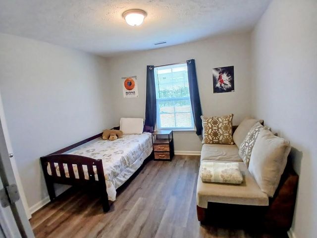 213 Meadowbrook Dr, Shelbyville, TN 37160