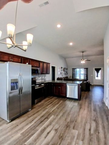 213 Meadowbrook Dr, Shelbyville, TN 37160