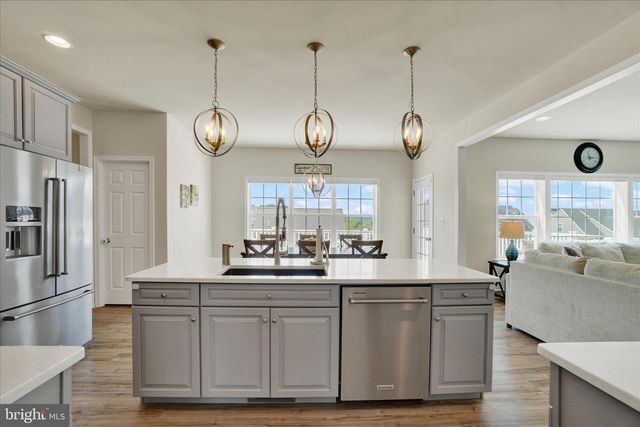 136 VILLAGE RD, Manchester, PA 17345