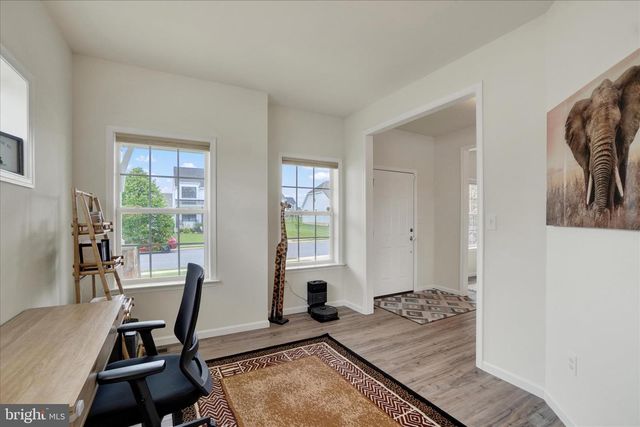 136 VILLAGE RD, Manchester, PA 17345