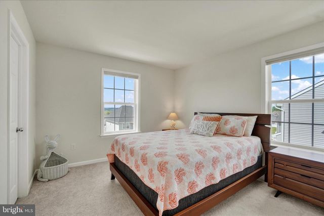 136 VILLAGE RD, Manchester, PA 17345