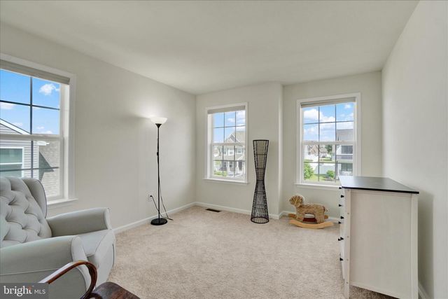136 VILLAGE RD, Manchester, PA 17345